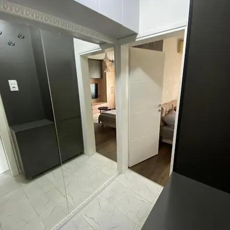 Ela Apartman Stan Na Dan شقة
