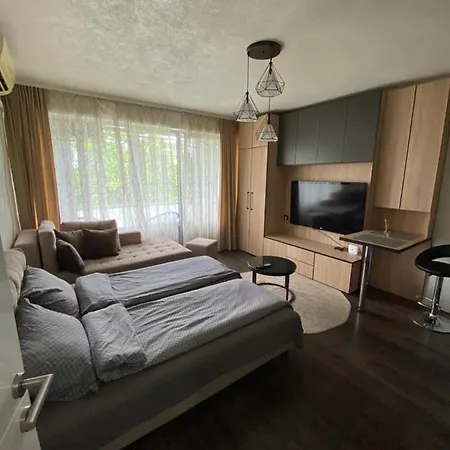 Ela Apartman Stan Na Dan شقة
